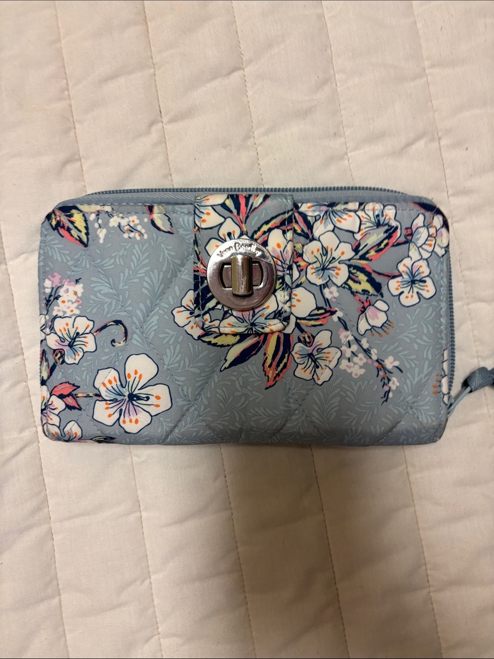 VERA BRADLEY Turn lock Zip-Around Wallet ID Cards Change Gray Florals
